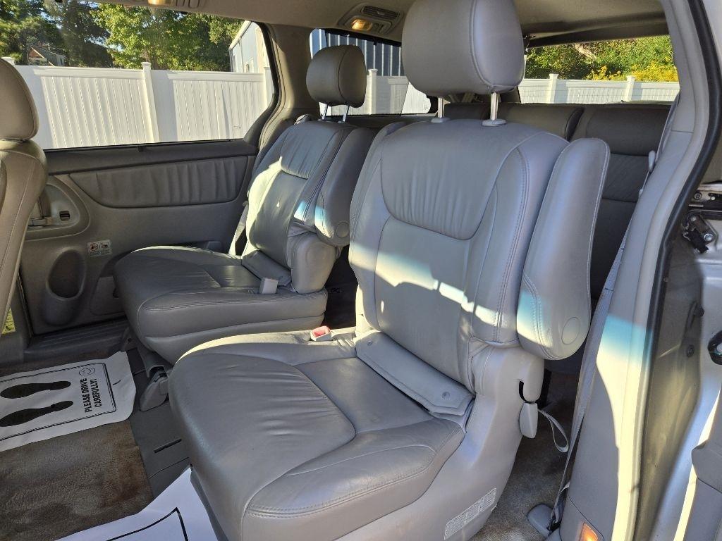 Toyota Sienna 5dr 7-Pass Van XLE FWD (Natl) 2008