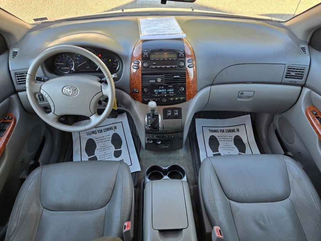 Toyota Sienna 5dr 7-Pass Van XLE FWD (Natl) 2008