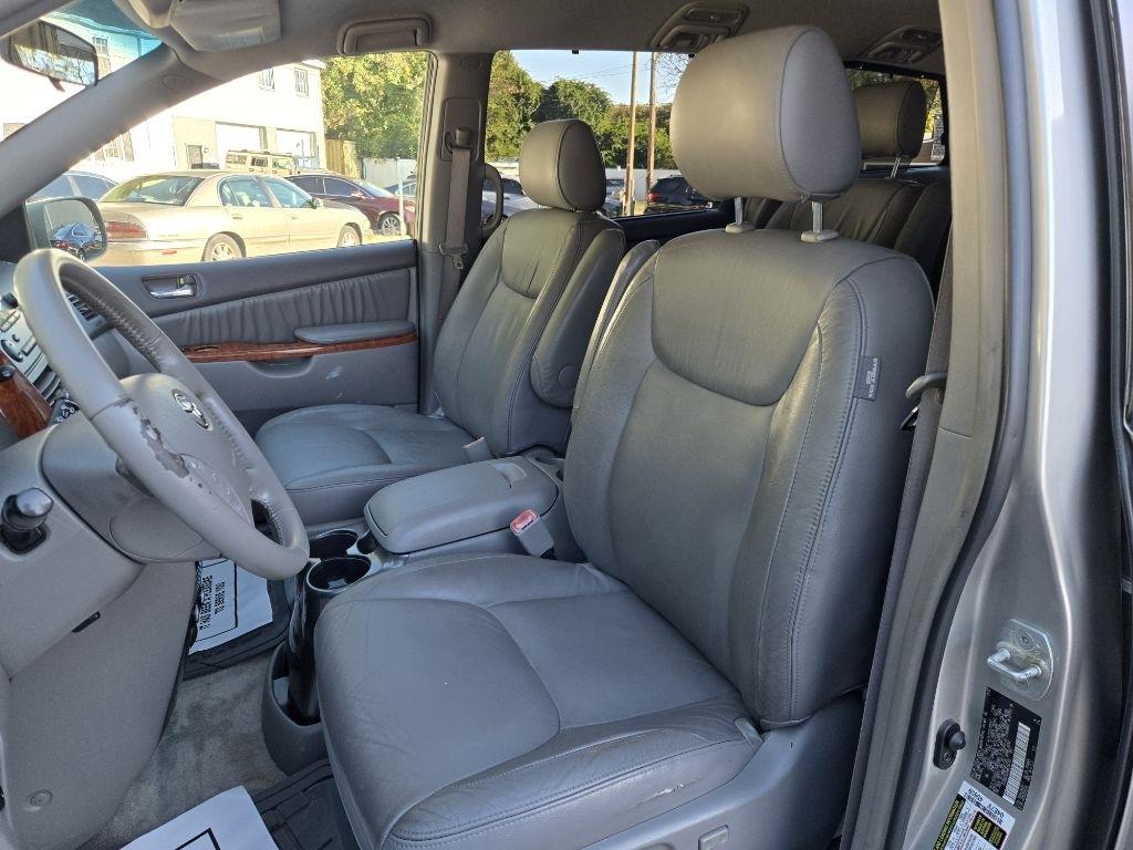 Toyota Sienna 5dr 7-Pass Van XLE FWD (Natl) 2008