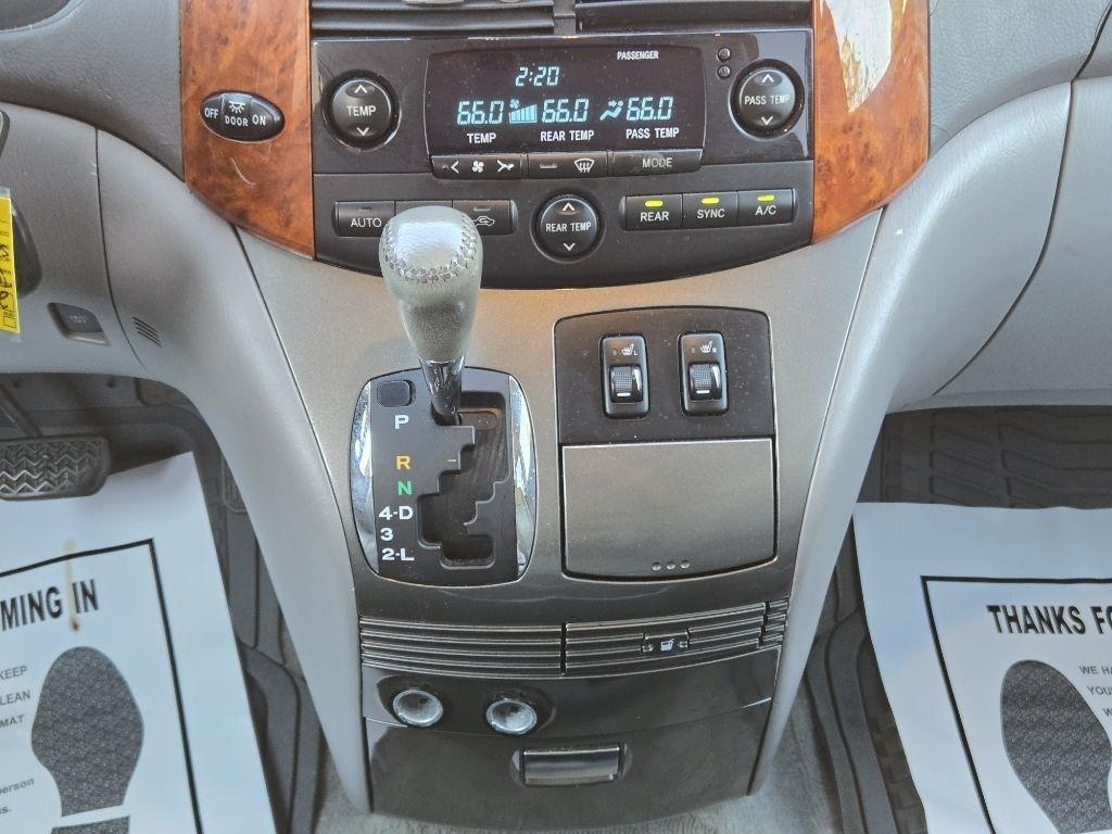 Toyota Sienna 5dr 7-Pass Van XLE FWD (Natl) 2008