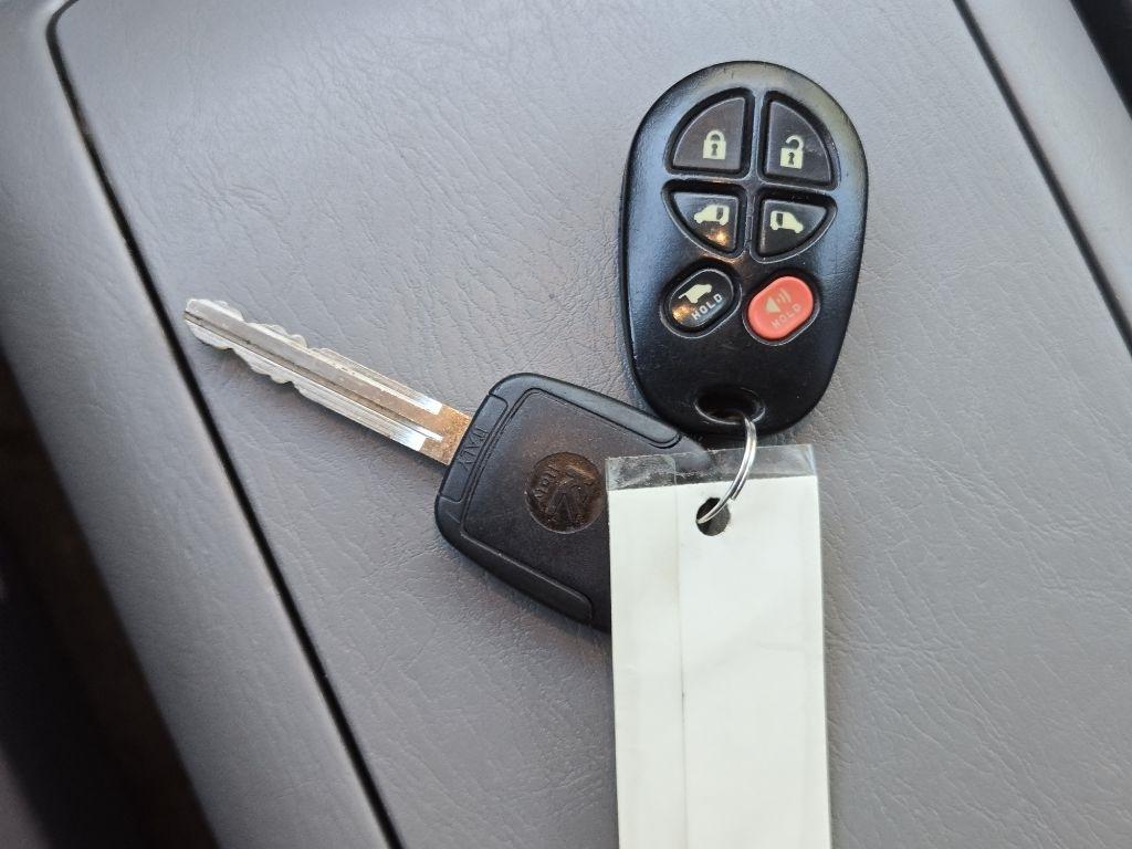Toyota Sienna 5dr 7-Pass Van XLE FWD (Natl) 2008