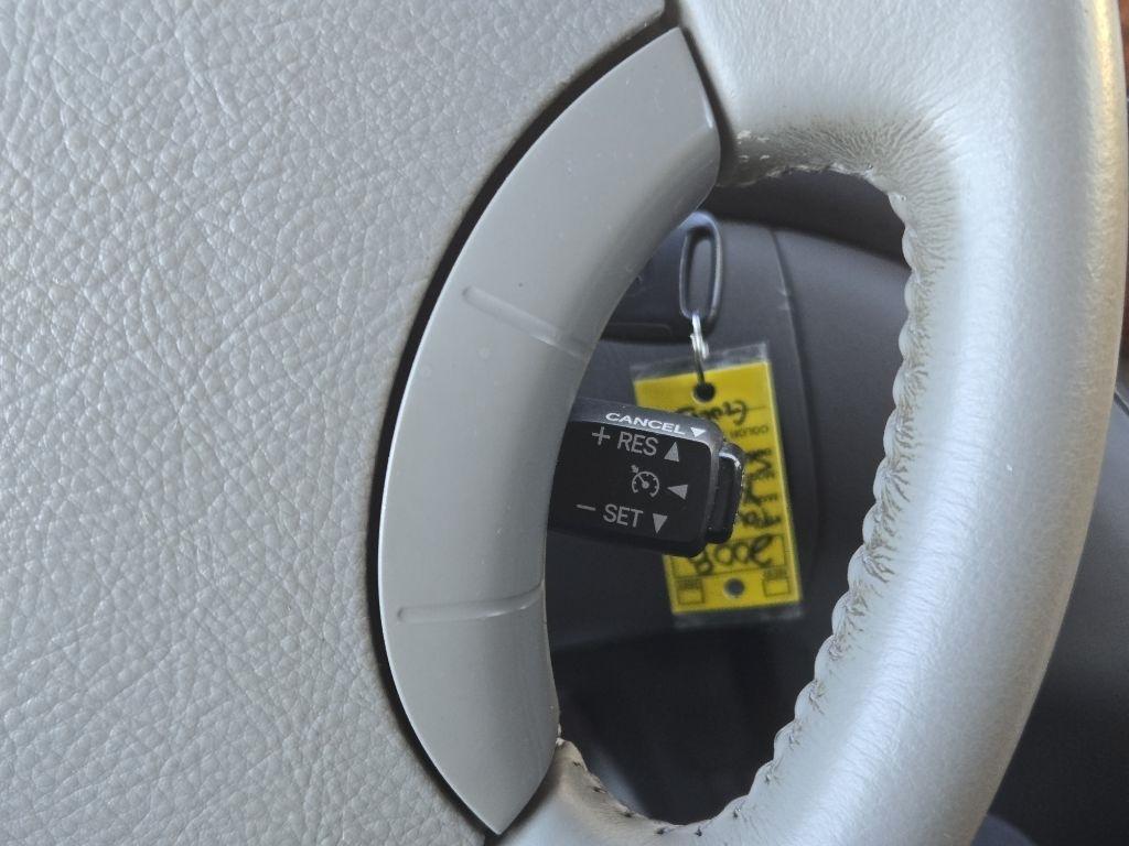 Toyota Sienna 5dr 7-Pass Van XLE FWD (Natl) 2008
