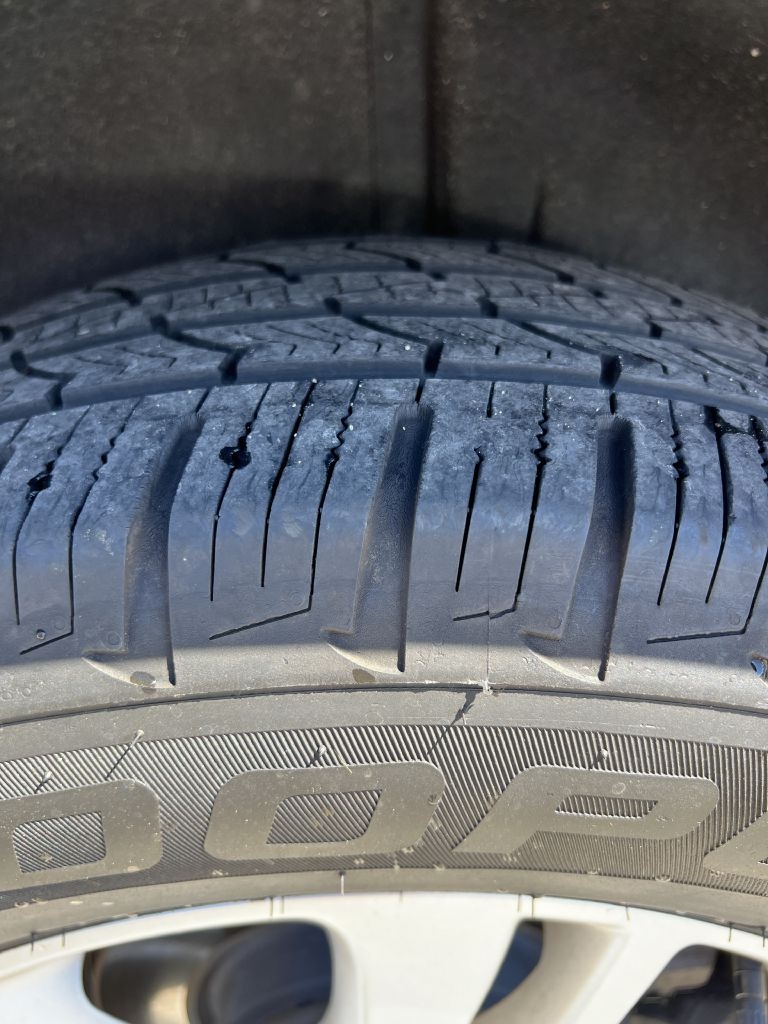 Buick Enclave FWD 4dr Essence 2020 Buick Enclave FWD 4dr Essence 2020