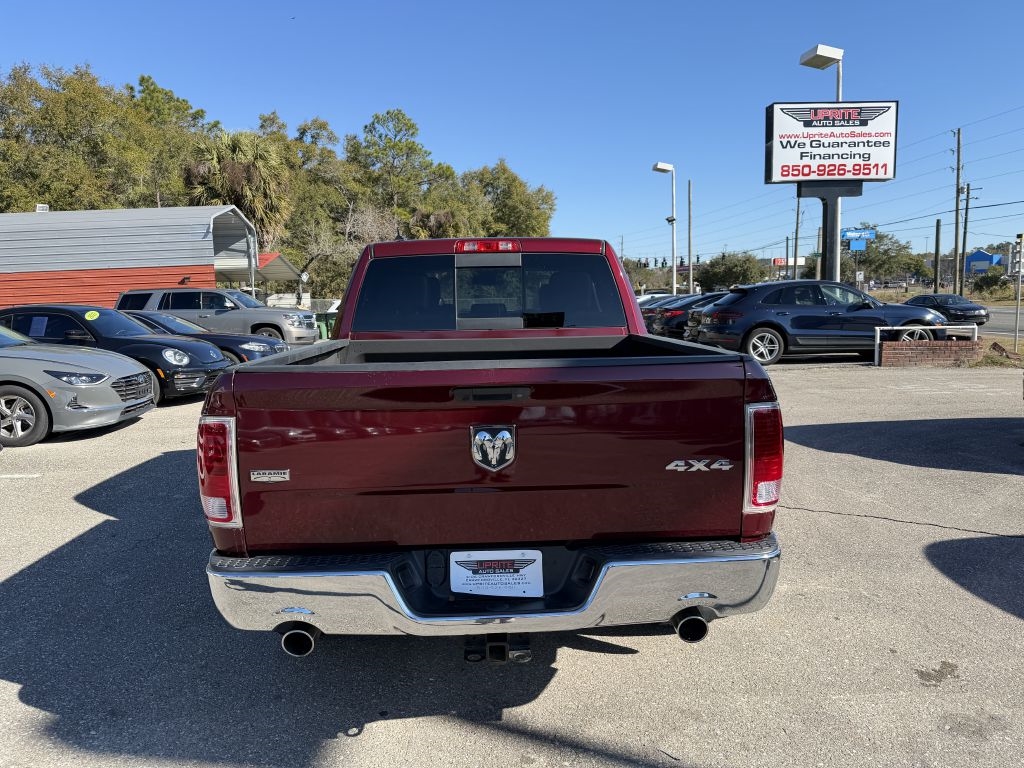 RAM 1500 4WD Crew Cab 140.5" Laramie 2016