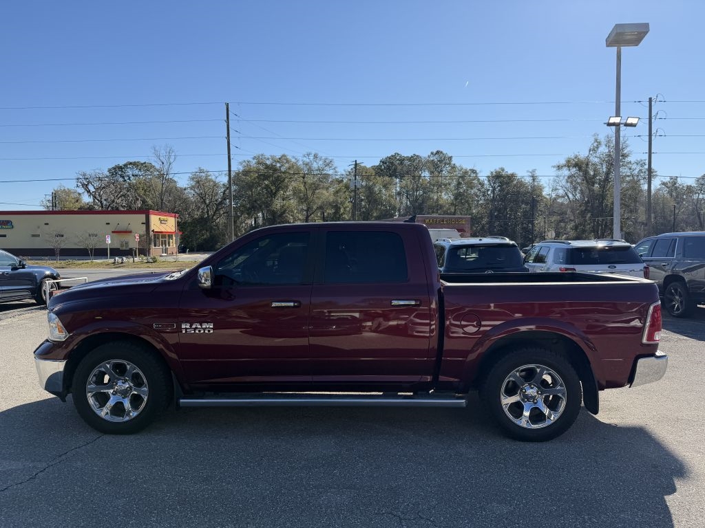 RAM 1500 4WD Crew Cab 140.5" Laramie 2016