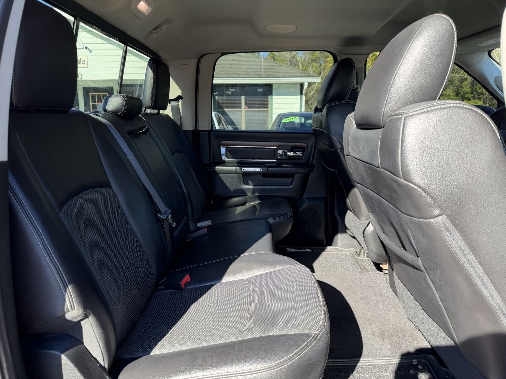 RAM 1500 4WD Crew Cab 140.5" Laramie 2016