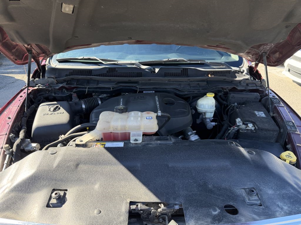 RAM 1500 4WD Crew Cab 140.5" Laramie 2016