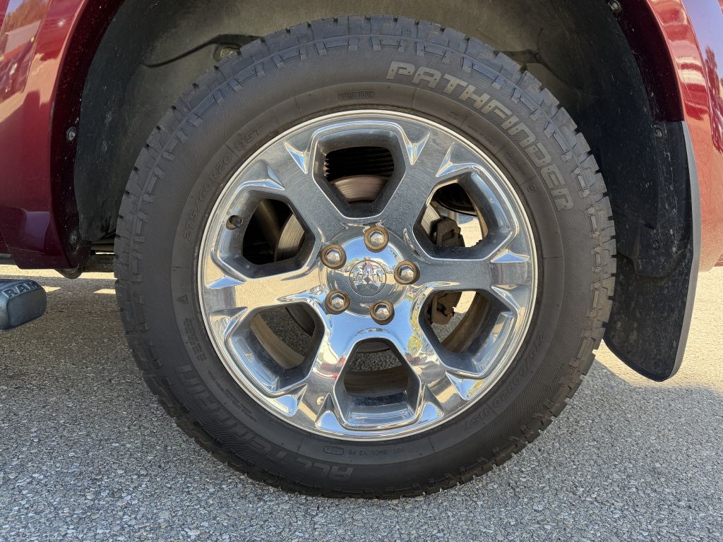 RAM 1500 4WD Crew Cab 140.5" Laramie 2016