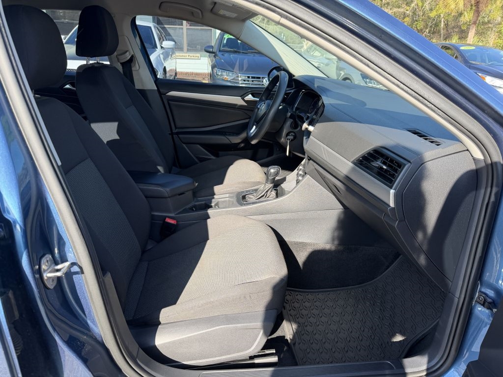 Volkswagen Jetta R-Line Auto w/SULEV 2019