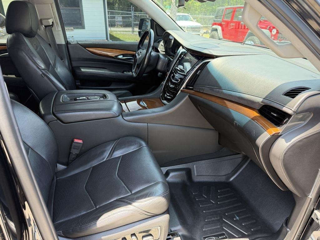 Cadillac Escalade ESV 4WD 4dr Luxury 2019