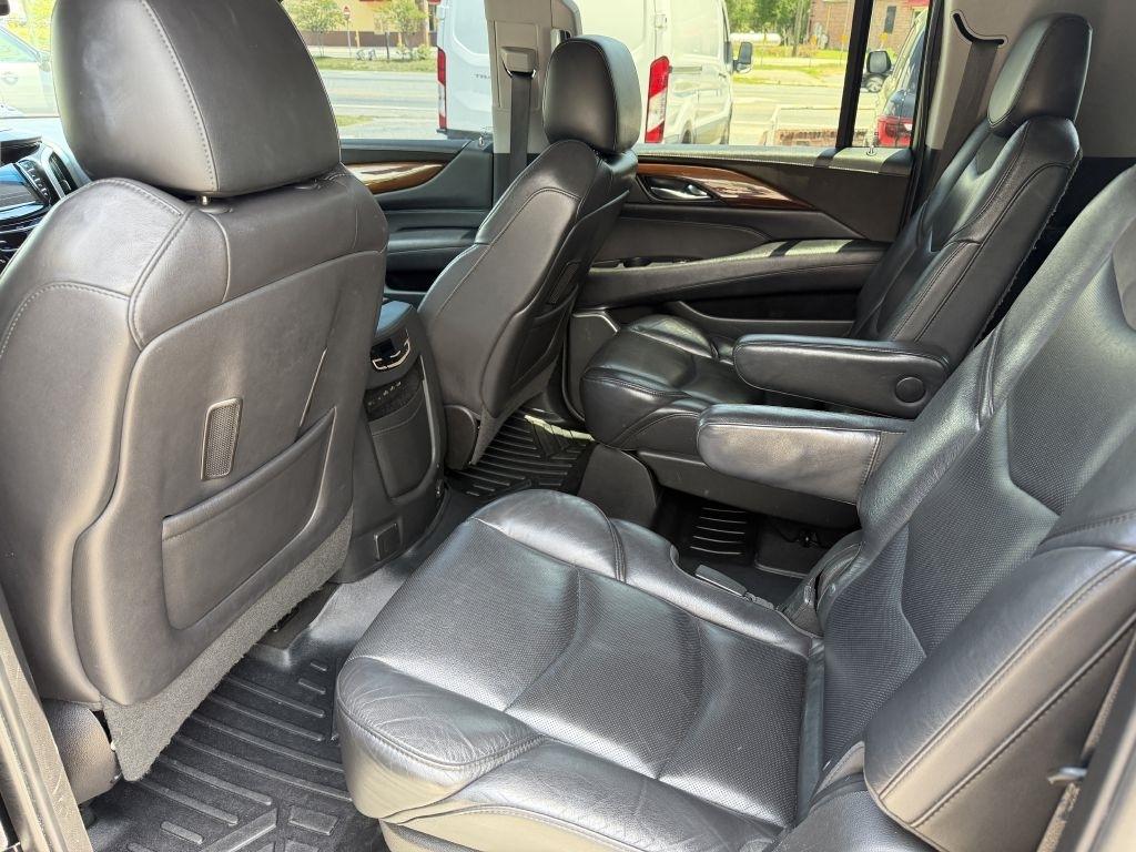 Cadillac Escalade ESV 4WD 4dr Luxury 2019