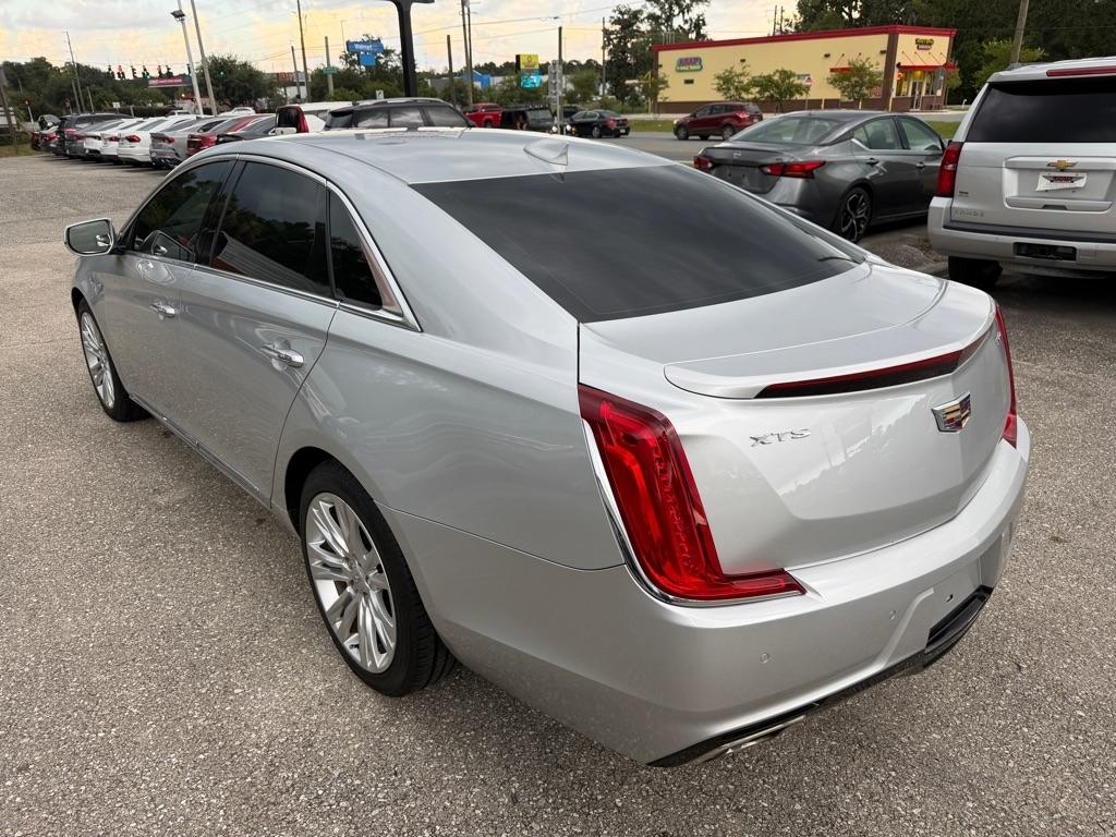 Cadillac XTS 4dr Sdn Luxury FWD 2018