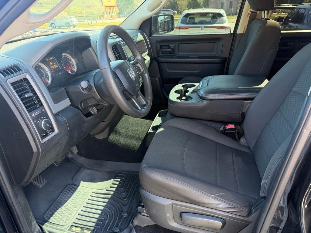 RAM 1500 Classic Express 4x4 Crew Cab 5'7" Box 2019