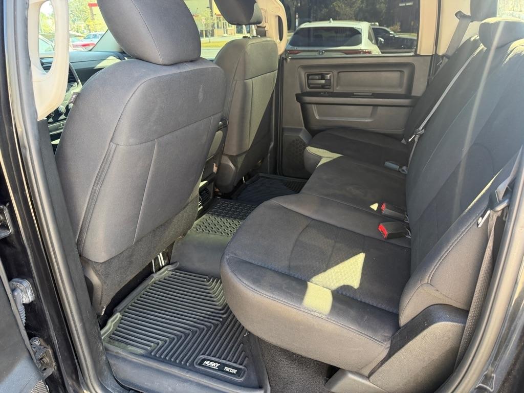 RAM 1500 Classic Express 4x4 Crew Cab 5'7" Box 2019