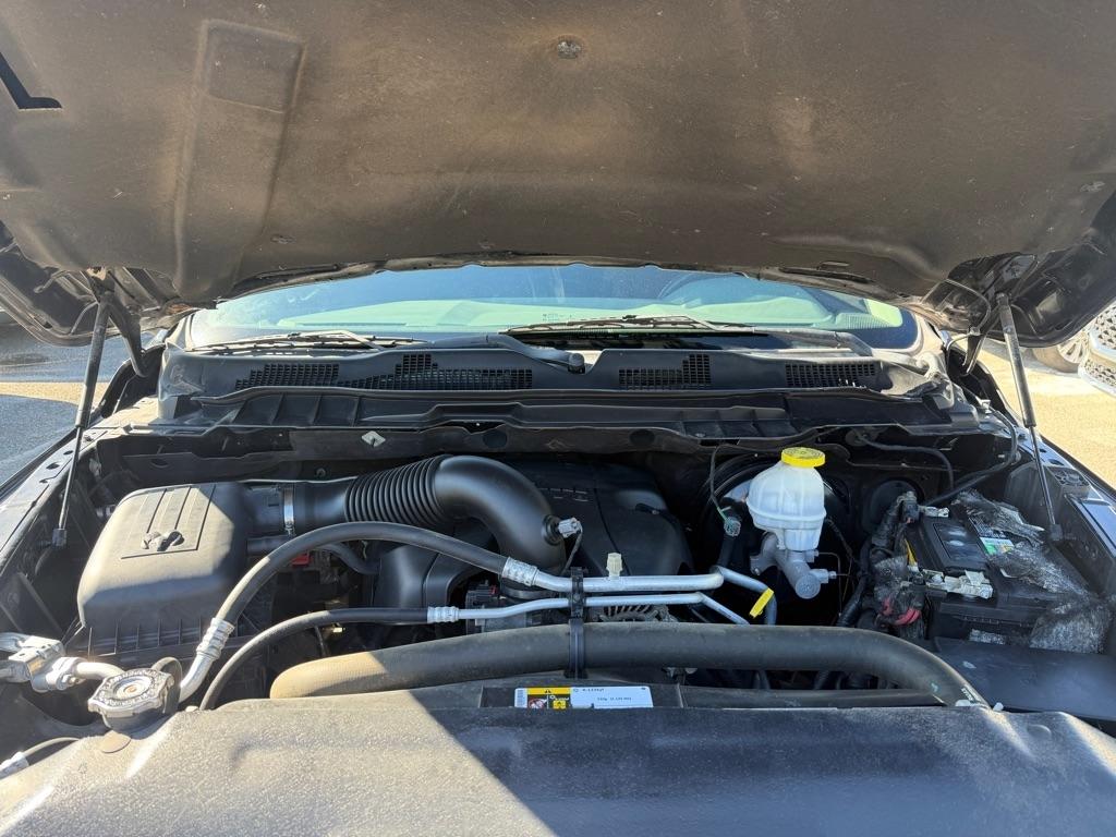 RAM 1500 Classic Express 4x4 Crew Cab 5'7" Box 2019