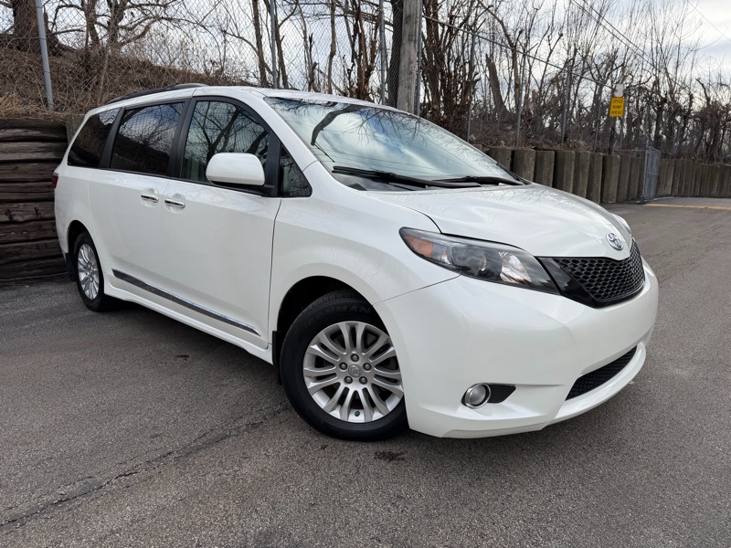 Toyota Sienna  2017