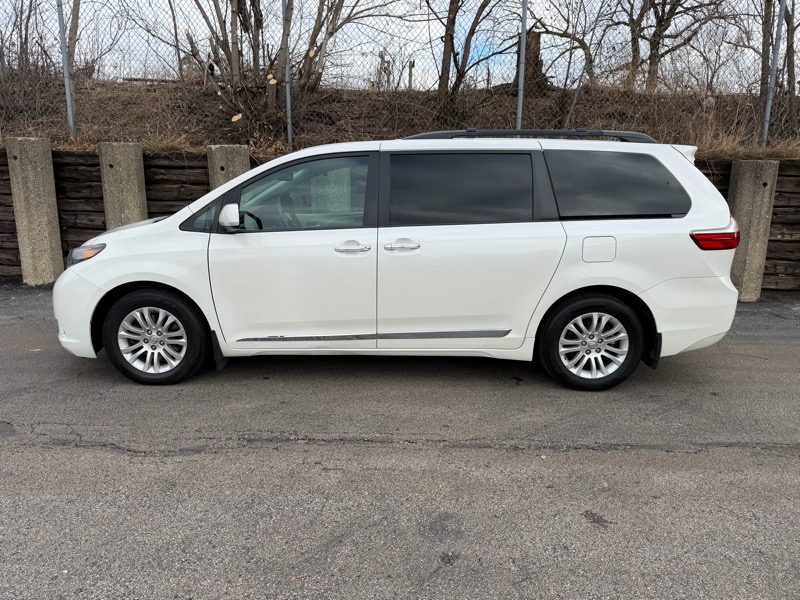 Toyota Sienna  2017