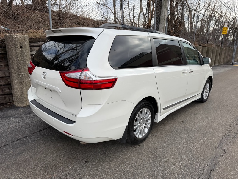 Toyota Sienna  2017