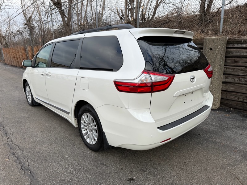 Toyota Sienna  2017