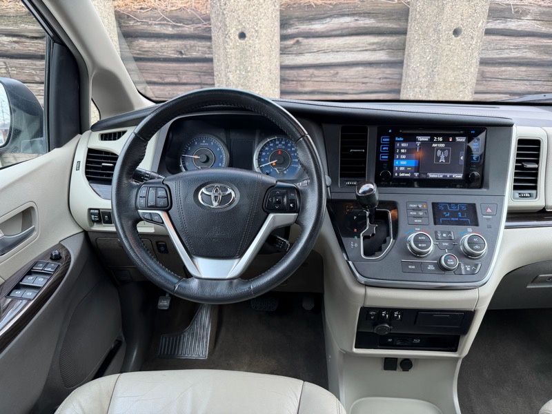 Toyota Sienna  2017