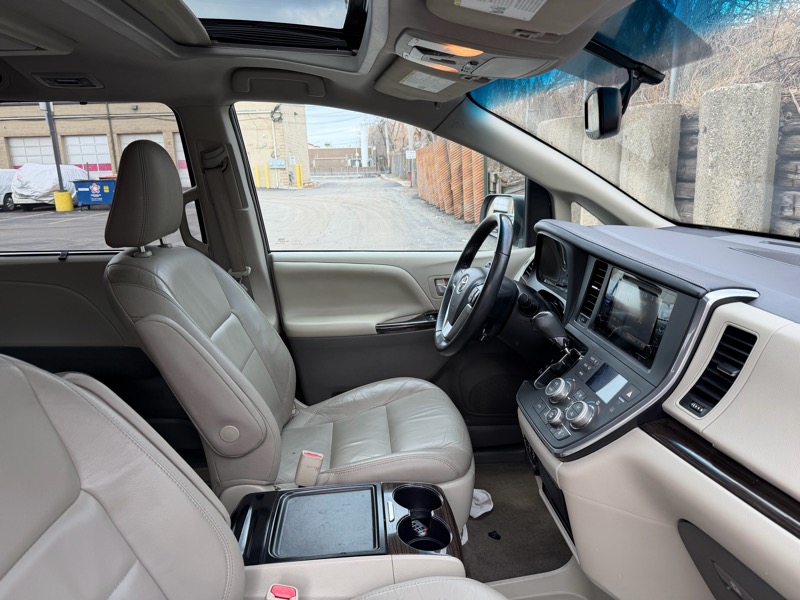Toyota Sienna  2017