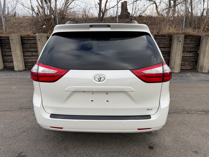 Toyota Sienna  2017