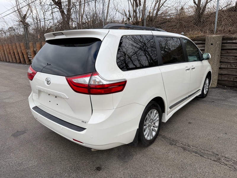 Toyota Sienna  2017