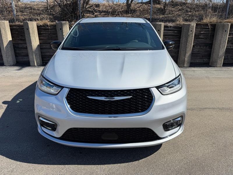 Chrysler Pacifica Select 2026