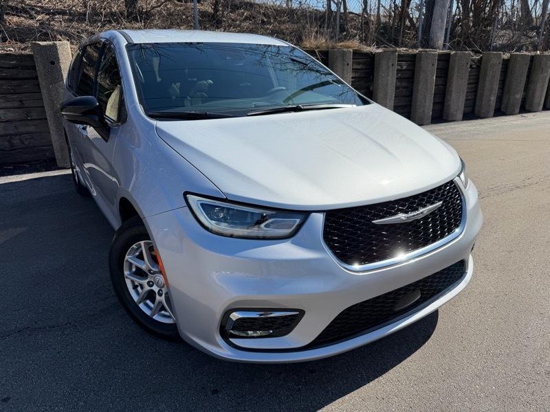 Chrysler Pacifica Select 2026