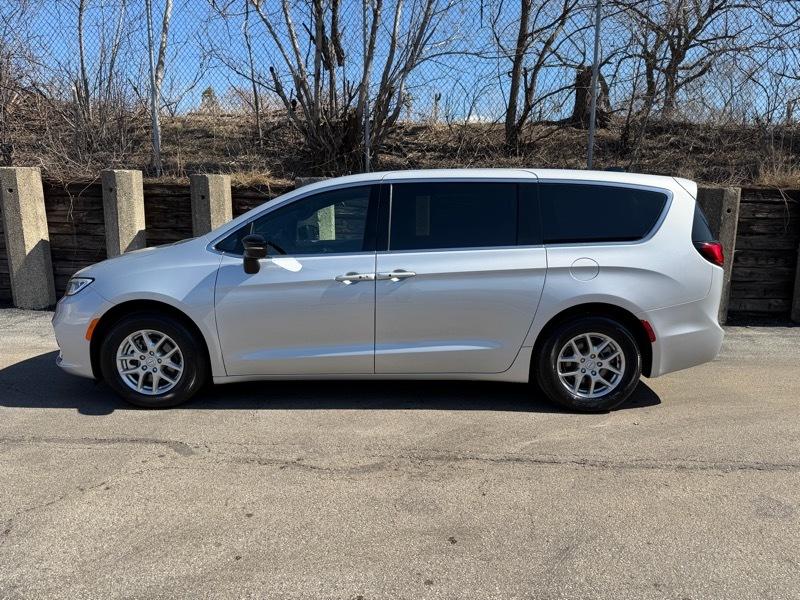 Chrysler Pacifica Select 2026