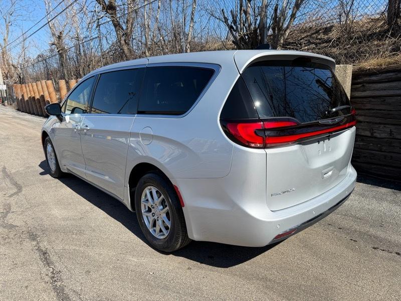 Chrysler Pacifica Select 2026