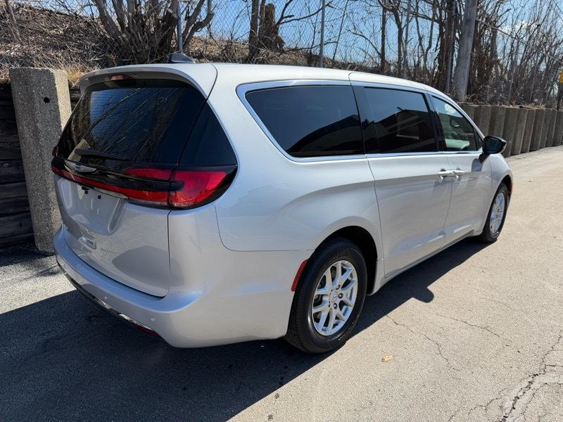 Chrysler Pacifica Select 2026