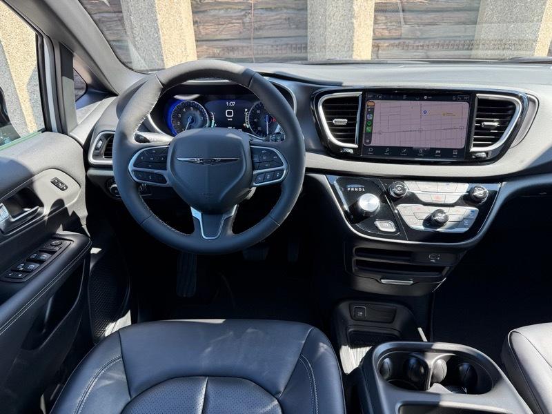 Chrysler Pacifica Select 2026