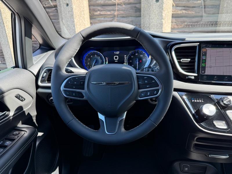 Chrysler Pacifica Select 2026