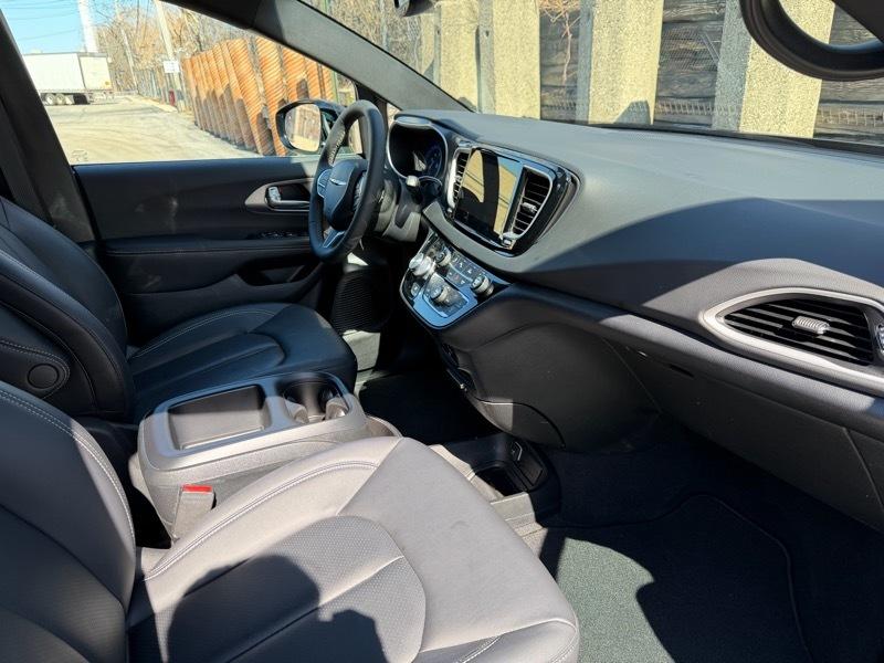 Chrysler Pacifica Select 2026