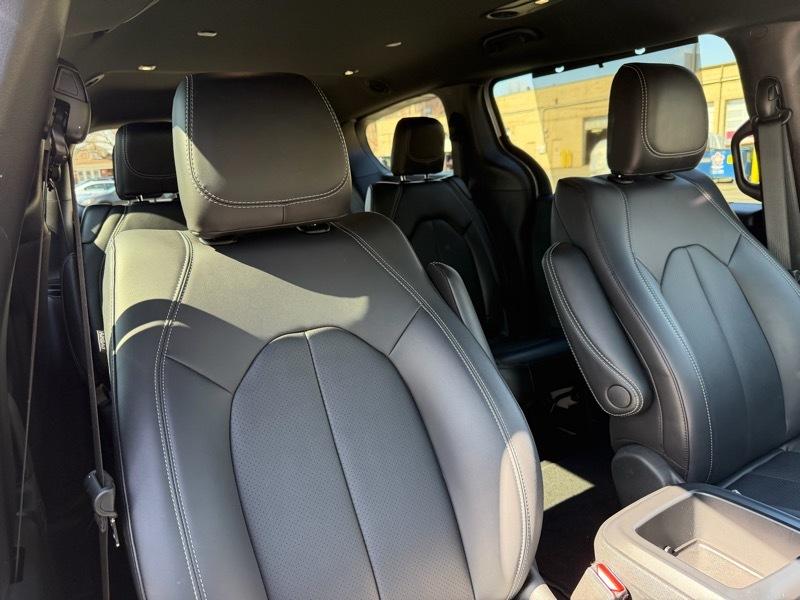 Chrysler Pacifica Select 2026