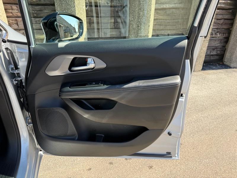 Chrysler Pacifica Select 2026