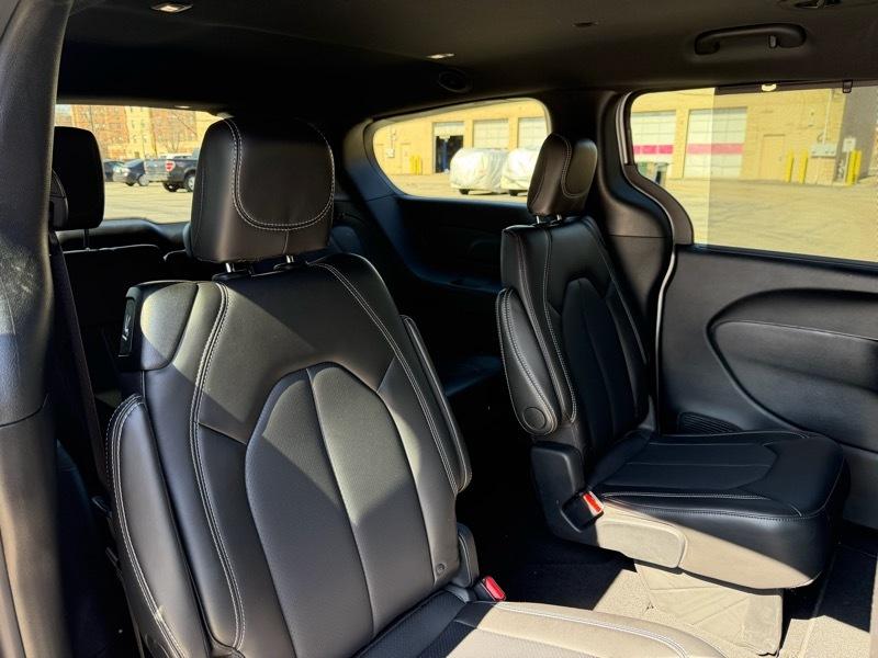 Chrysler Pacifica Select 2026