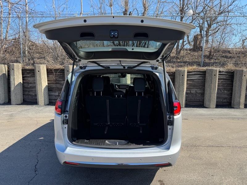 Chrysler Pacifica Select 2026