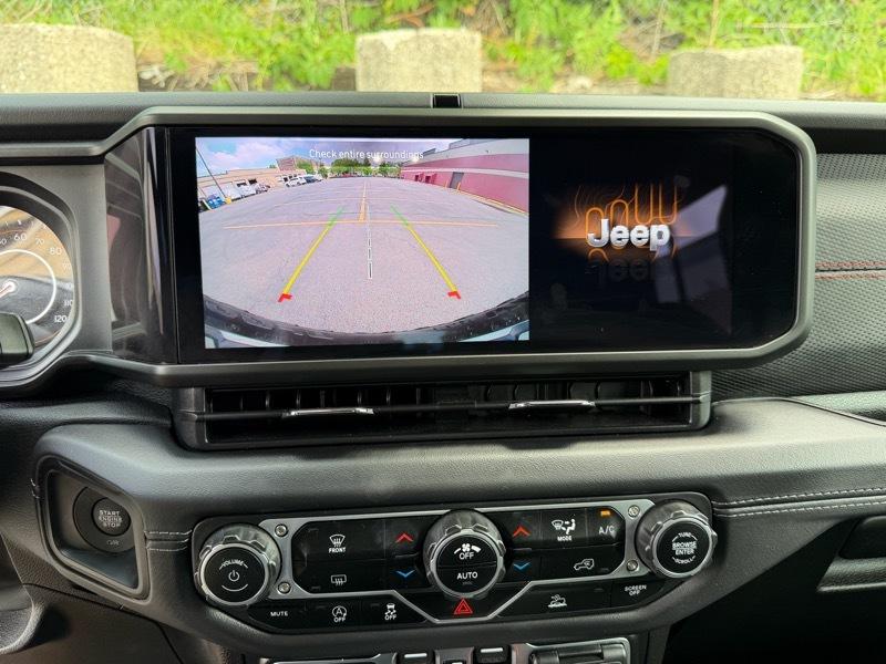 Jeep Wrangler  2025