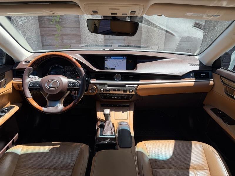 Lexus ES 350 Sedan 2016