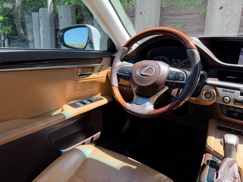 Lexus ES 350 Sedan 2016