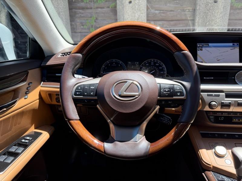 Lexus ES 350 Sedan 2016