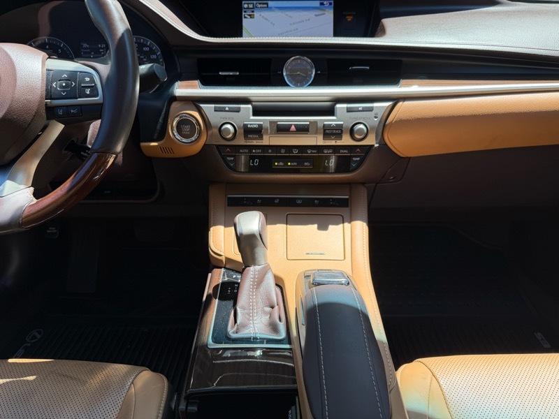 Lexus ES 350 Sedan 2016