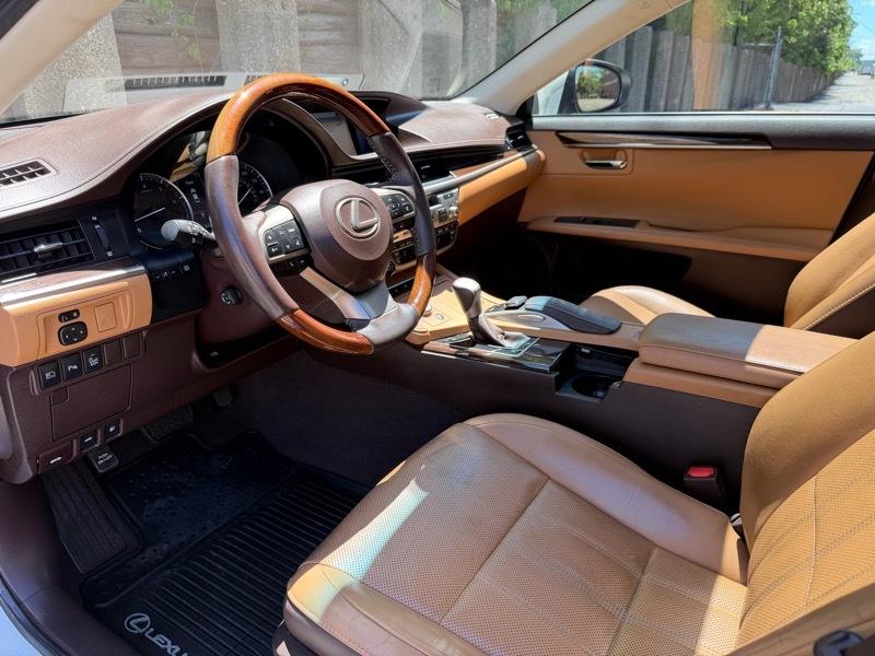 Lexus ES 350 Sedan 2016