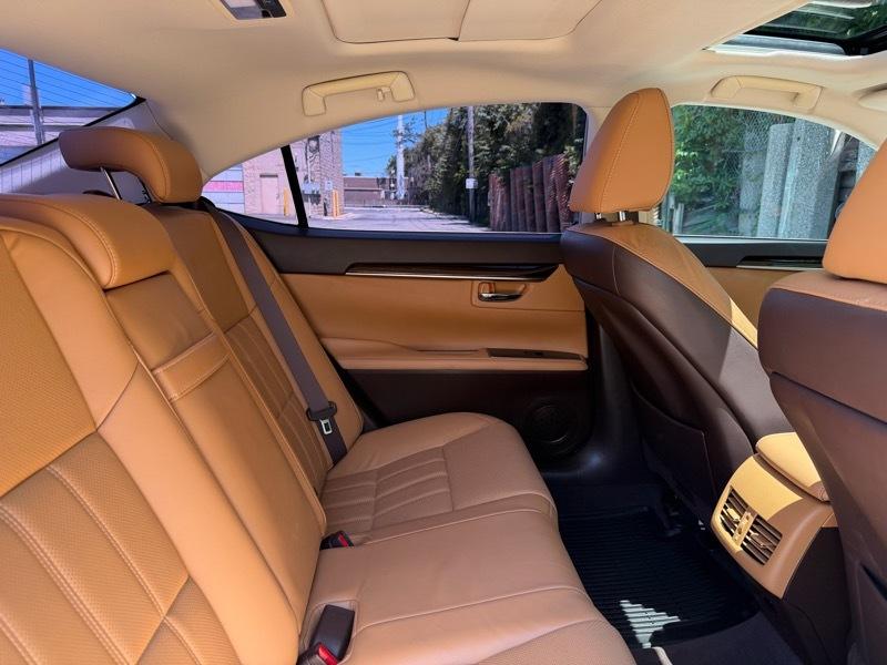 Lexus ES 350 Sedan 2016
