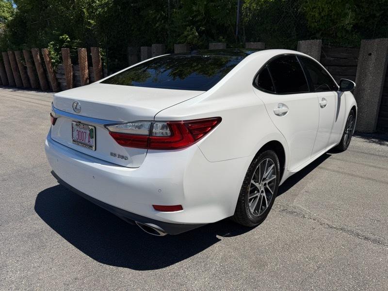 Lexus ES 350 Sedan 2016
