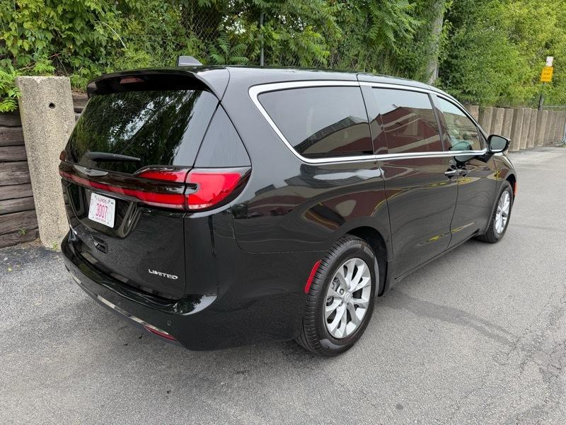 Chrysler Pacifica Limited 2026
