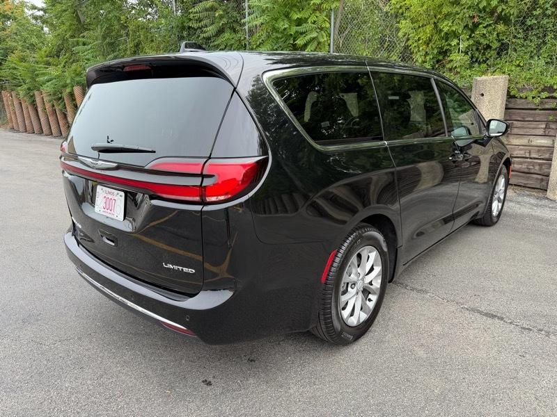 Chrysler Pacifica Limited 2026