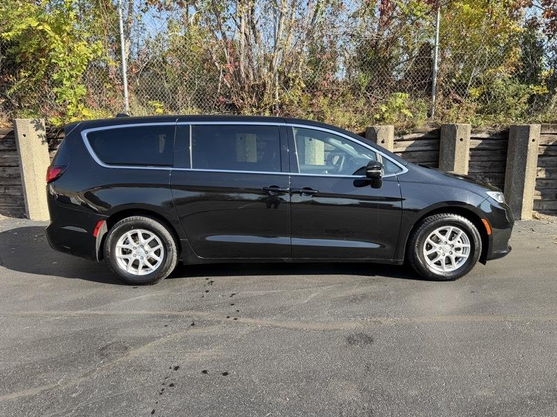 Chrysler Pacifica Select 2025